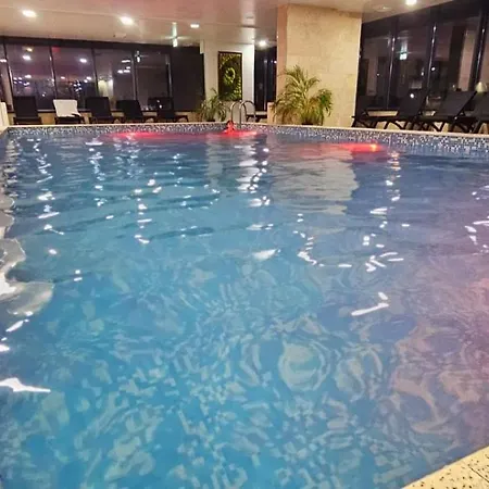 Fabulous Family - Piscina Sauna Jacuzzi Mamaia Nord *