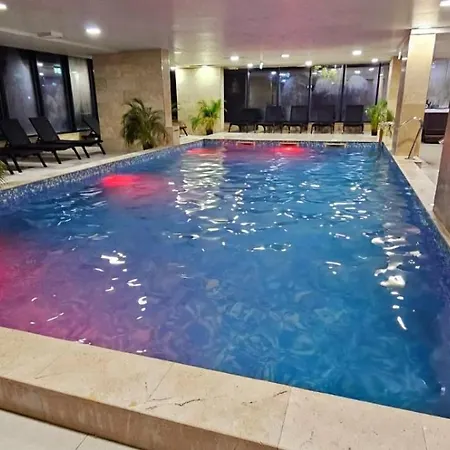 Fabulous Family - Piscina Sauna Jacuzzi Mamaia Nord *