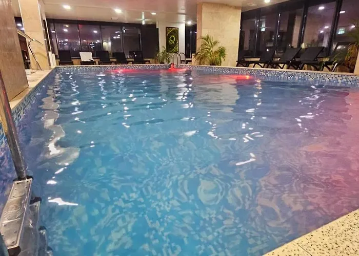 Fabulous Family - Piscina Sauna Jacuzzi Mamaia Nord *