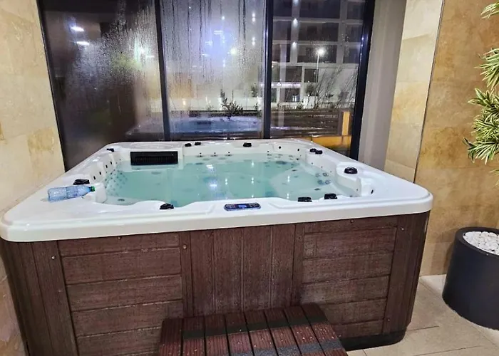 Fabulous Family - Piscina Sauna Jacuzzi Mamaia Nord アパート ナボダリ